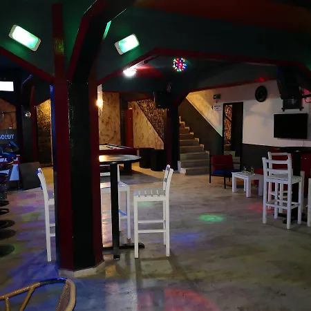 アパートホテル Roadhouse Boutik