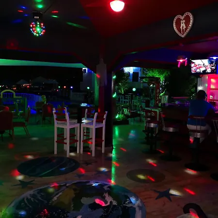 アパートホテル Roadhouse Boutik グムベット