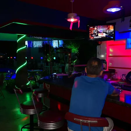 Roadhouse Boutik アパートホテル