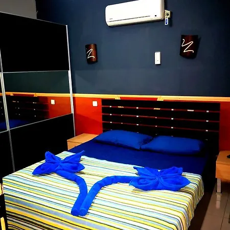 Ξενοδοχείο με διαμερίσματα Roadhouse Boutik